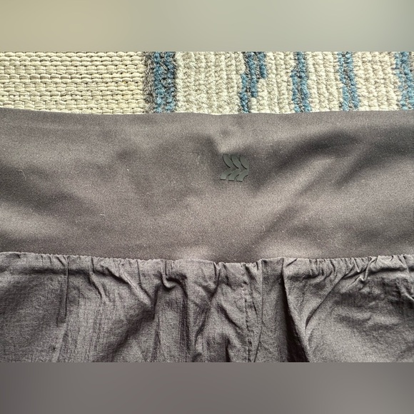 all in motion women’s active light high-rise black flutter run shorts - Picture 6 of 7